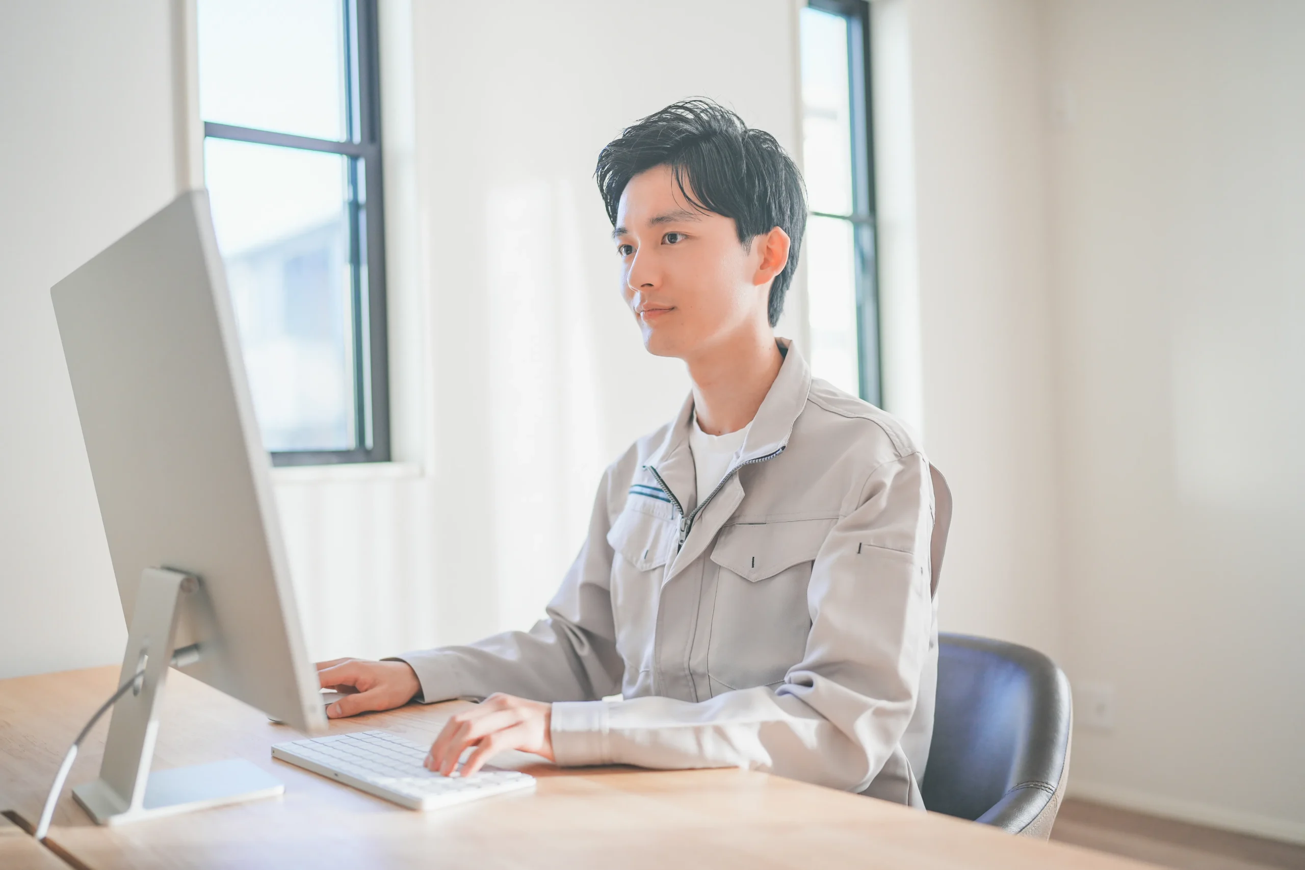 作業服の男性